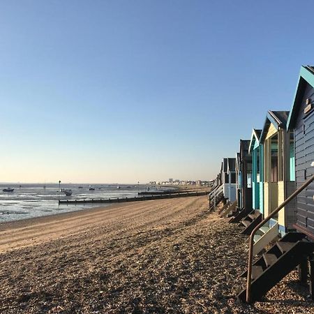Seafront Suites - Close To Beach, Train Station & Southend Airport เซาเทนด์ ออน ซี ภายนอก รูปภาพ