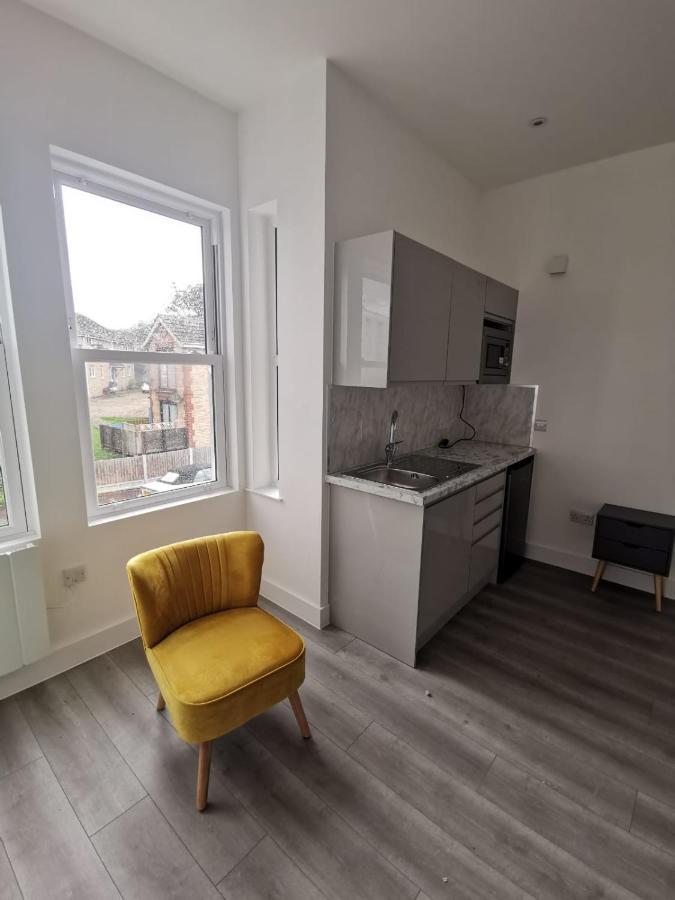 Seafront Suites - Close To Beach, Train Station & Southend Airport เซาเทนด์ ออน ซี ภายนอก รูปภาพ
