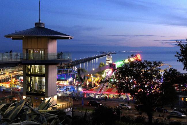 Seafront Suites - Close To Beach, Train Station & Southend Airport เซาเทนด์ ออน ซี ภายนอก รูปภาพ